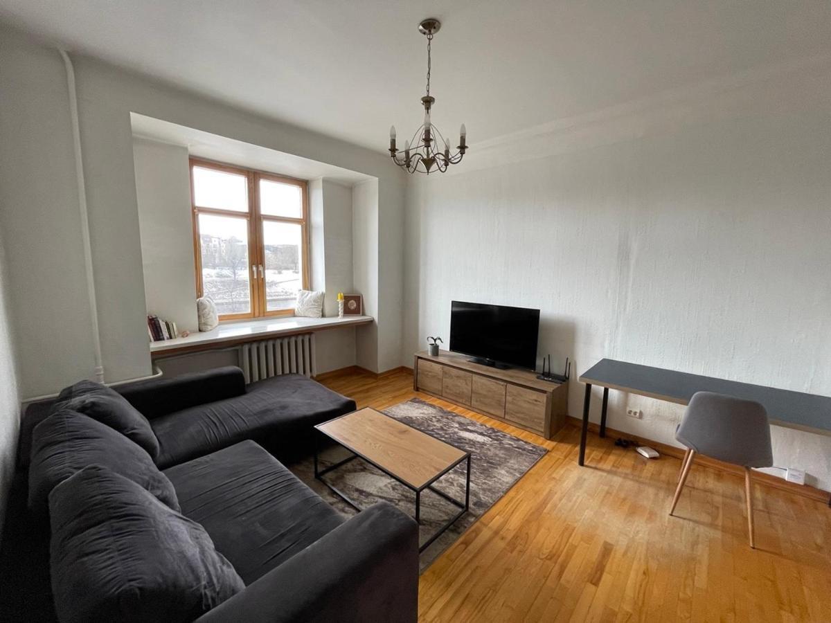 A Cozy Apartment With A Wonderful View Of The River In The Old Town Of Вильнюс Экстерьер фото